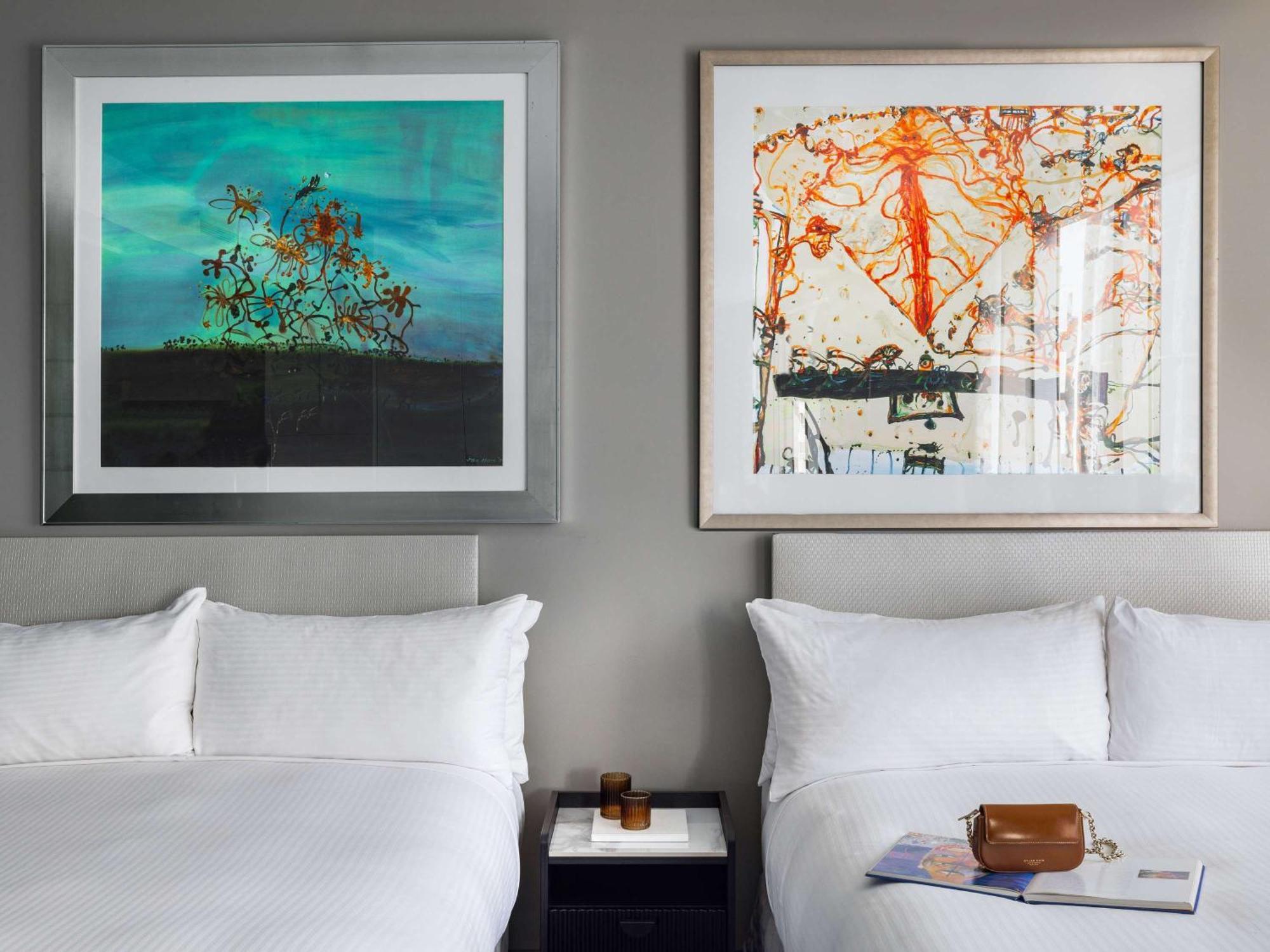 The Olsen Melbourne Art Series Kültér fotó Artwork by Mark Rothko in a guest room at the Four Seasons Hotel, Washington, D.C.
