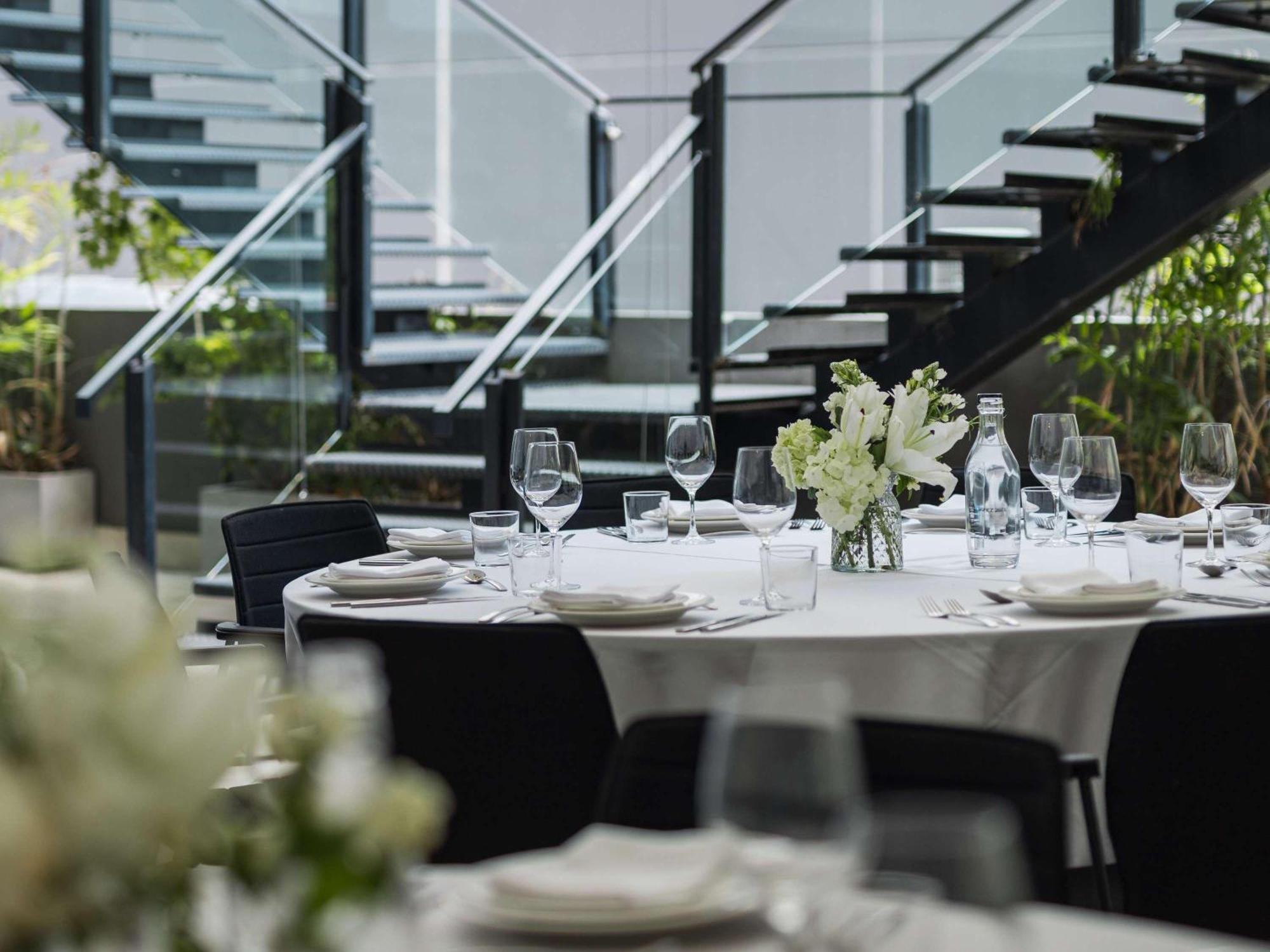 The Olsen Melbourne Art Series Kültér fotó The River Restaurant