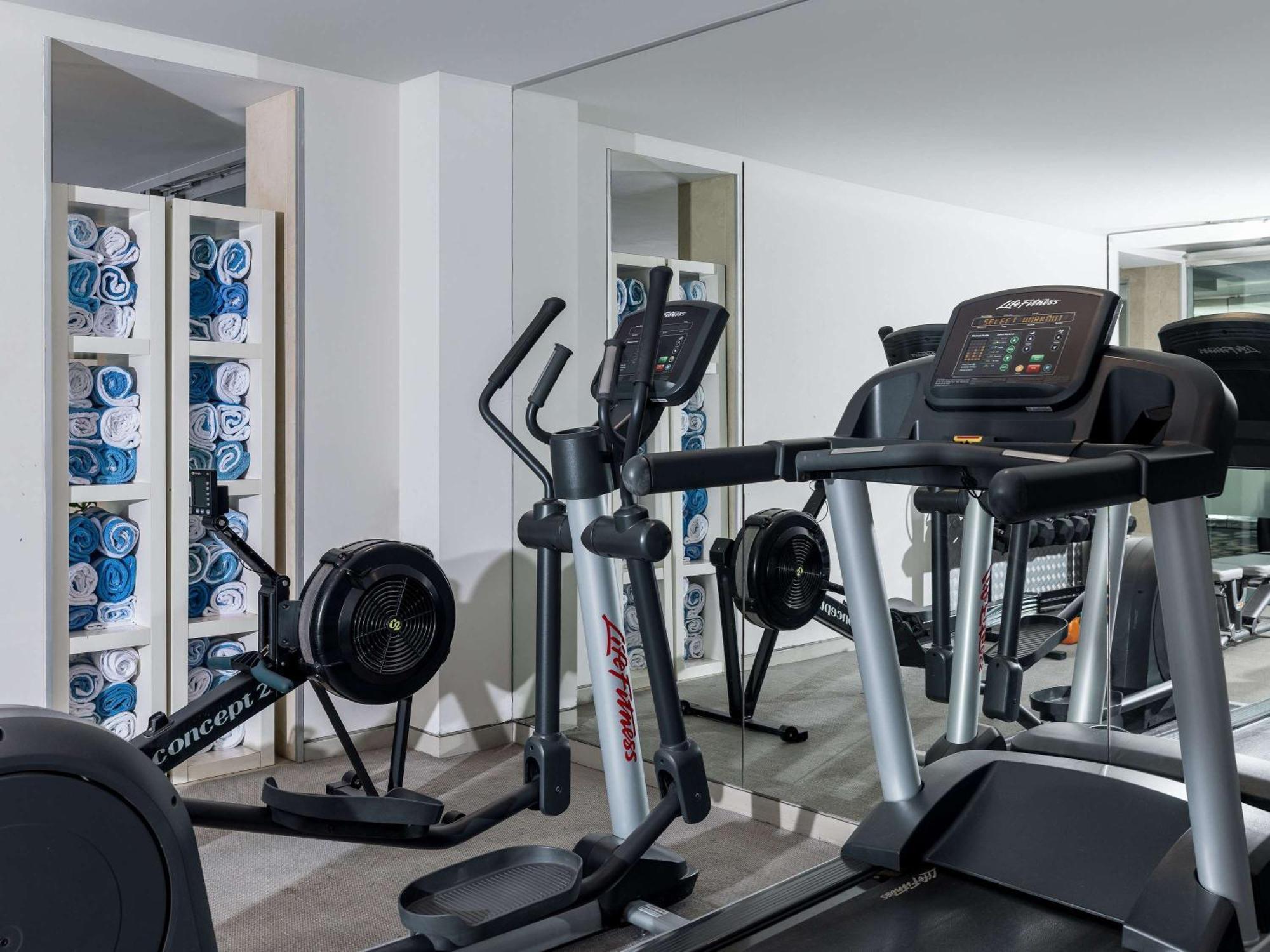 The Olsen Melbourne Art Series Kültér fotó A gym