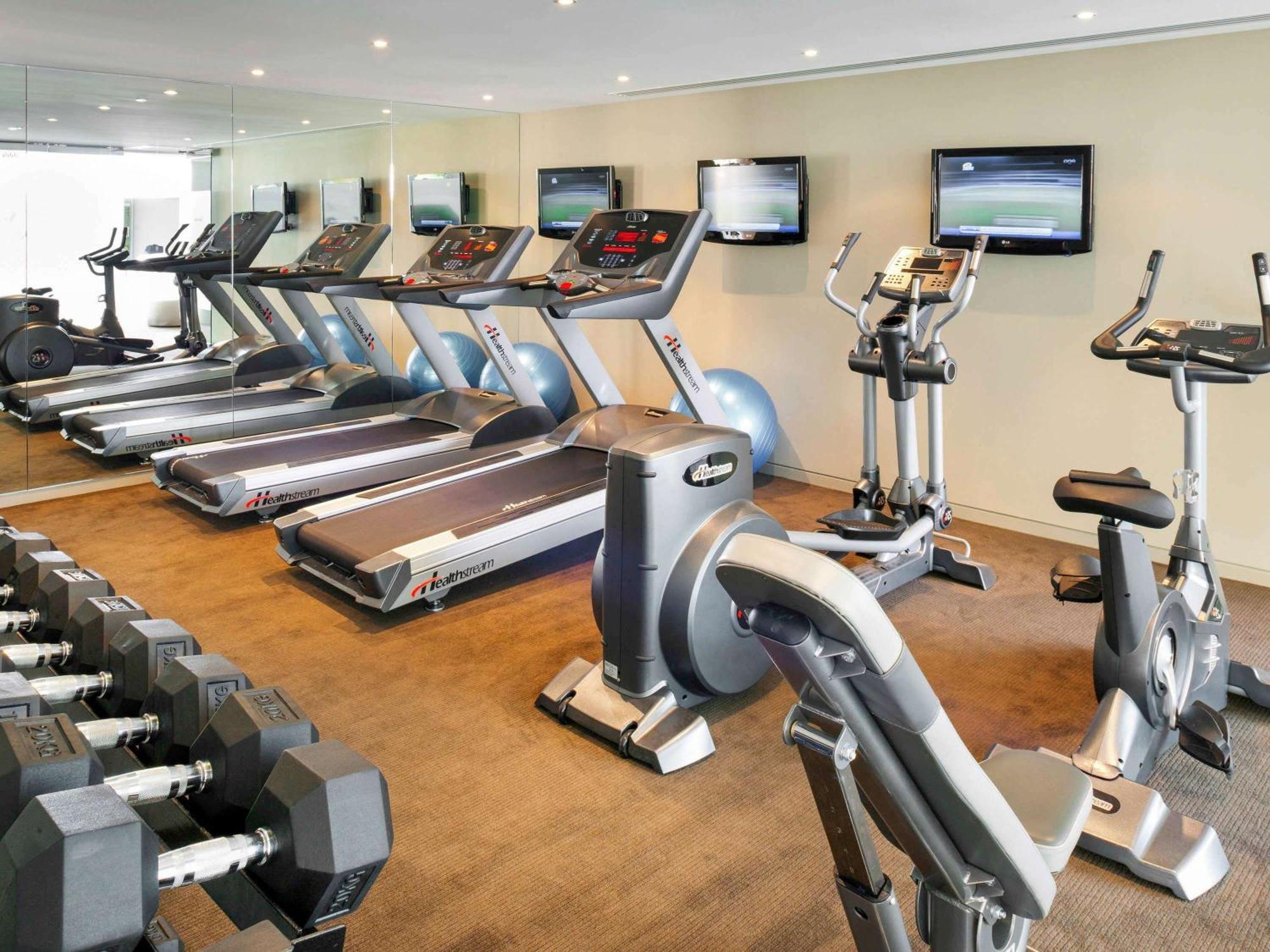 The Olsen Melbourne Art Series Kültér fotó A gym at a hotel