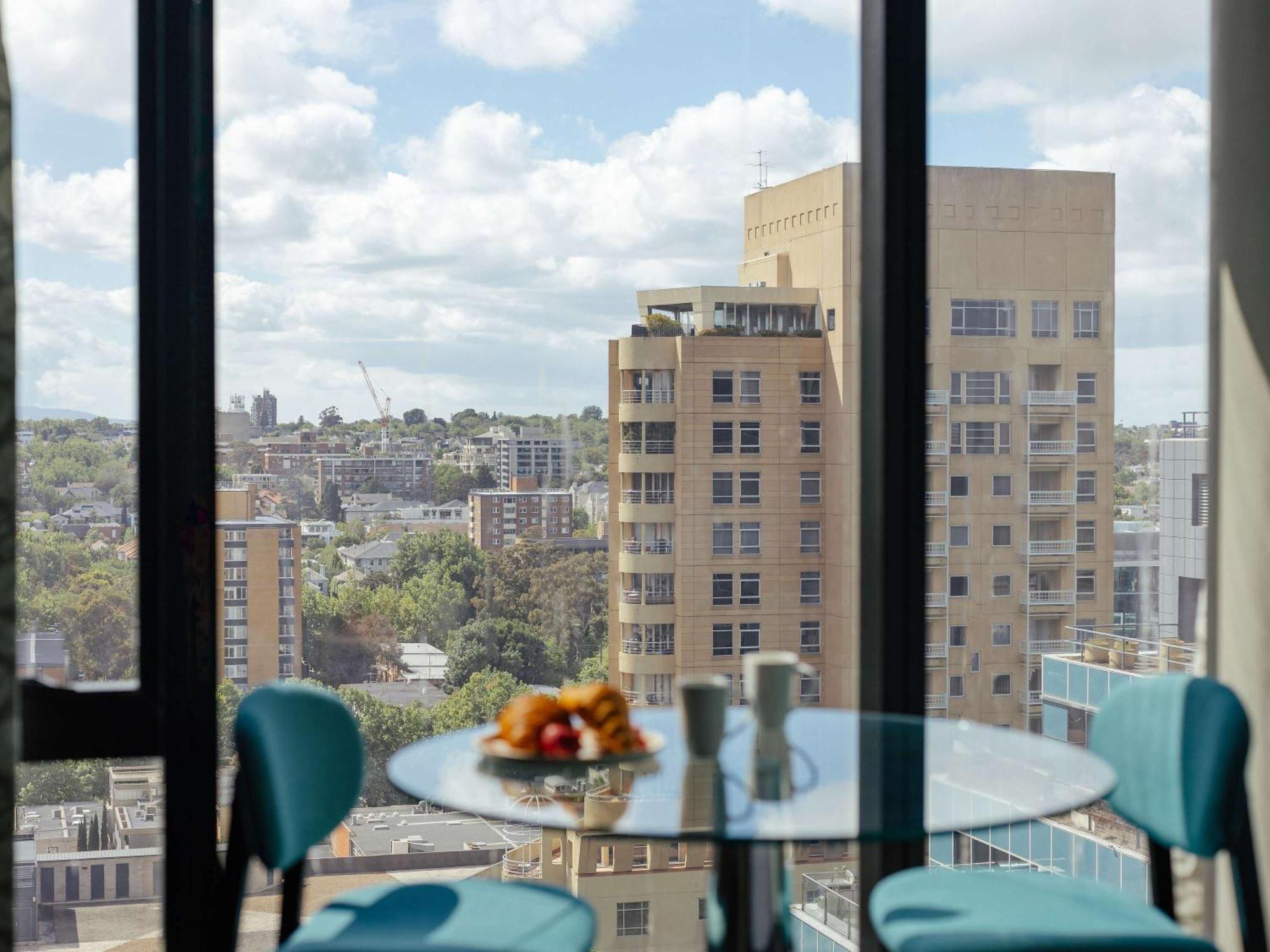The Olsen Melbourne Art Series Kültér fotó View from a serviced apartment in London