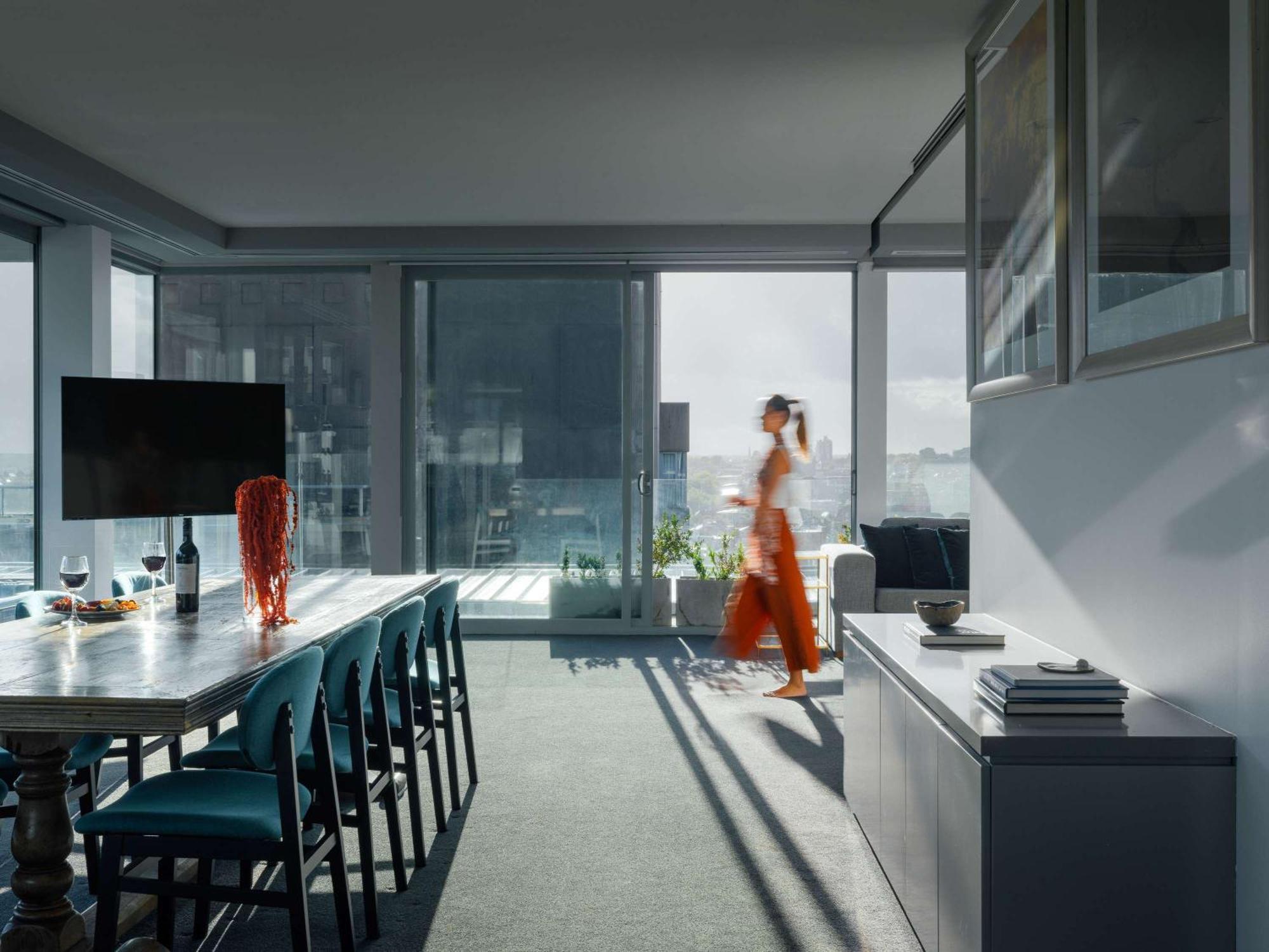 The Olsen Melbourne Art Series Kültér fotó The kitchen