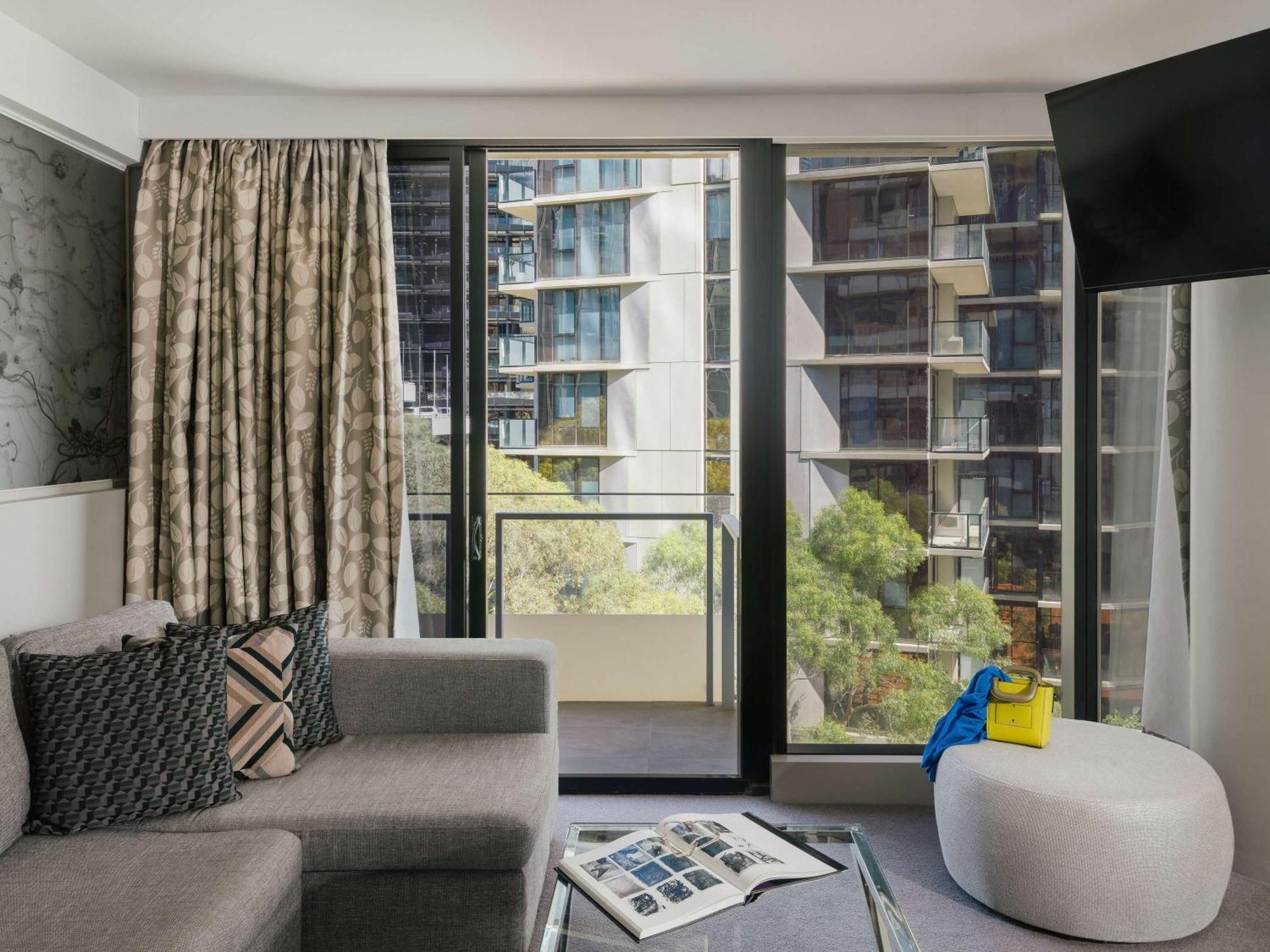 The Olsen Melbourne Art Series Kültér fotó The interior of a typical apartment