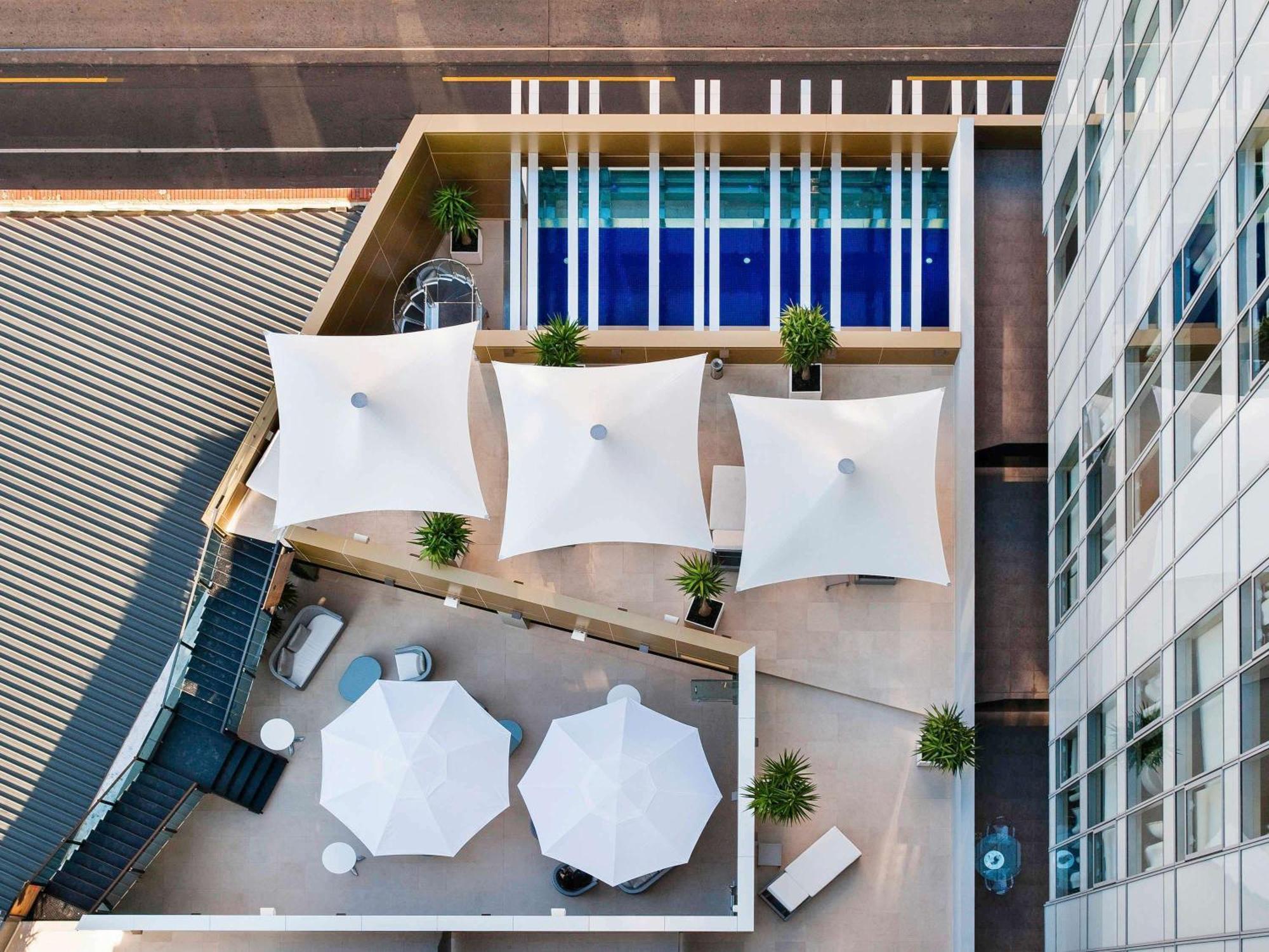 The Olsen Melbourne Art Series Kültér fotó The rooftop pool at the hotel